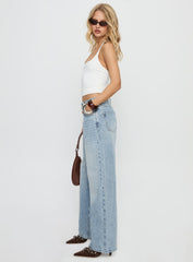 Serenitia Mid Rise Straight Leg Jeans Light Wash